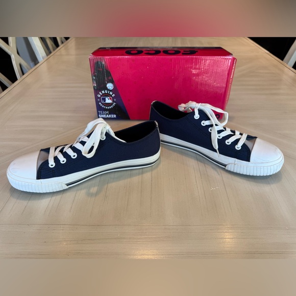 Men’s New York Yankees FOCO Tonal Wordmark Canvas Shoes - Size 8 - Picture 9 of 15